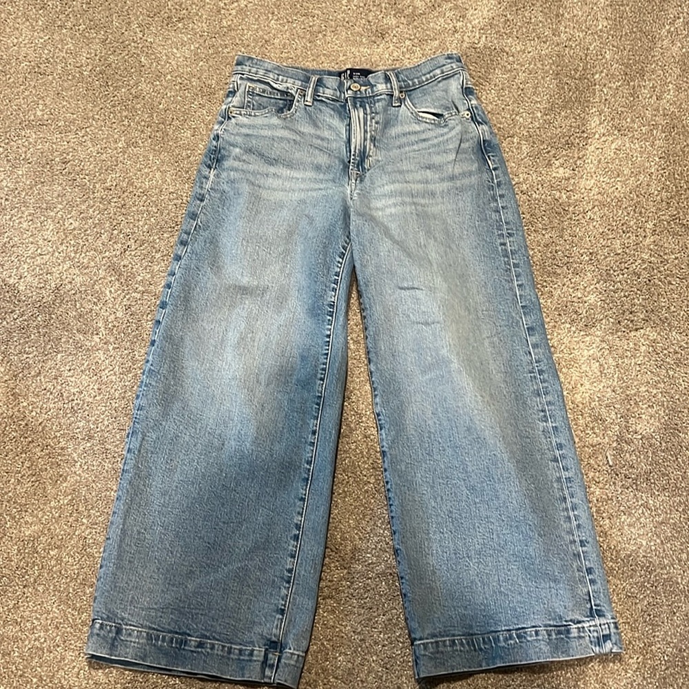 Gap high rise wide leg crop Jean. Size 8/29R